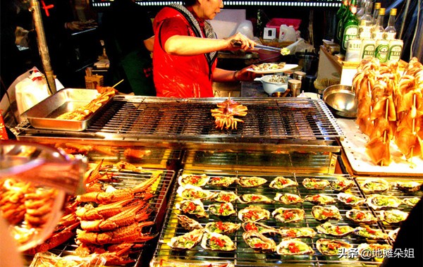 夏季摆地摊卖什么最火,热天摆地摊卖什么最容易上手简单