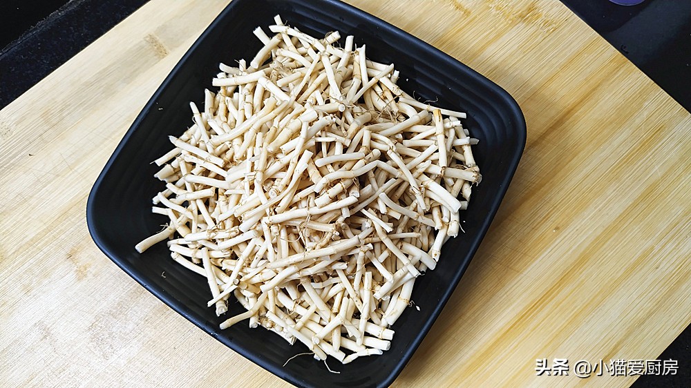 凉拌折耳根，我家经常吃的一道家常菜，美味好吃，下饭解腻