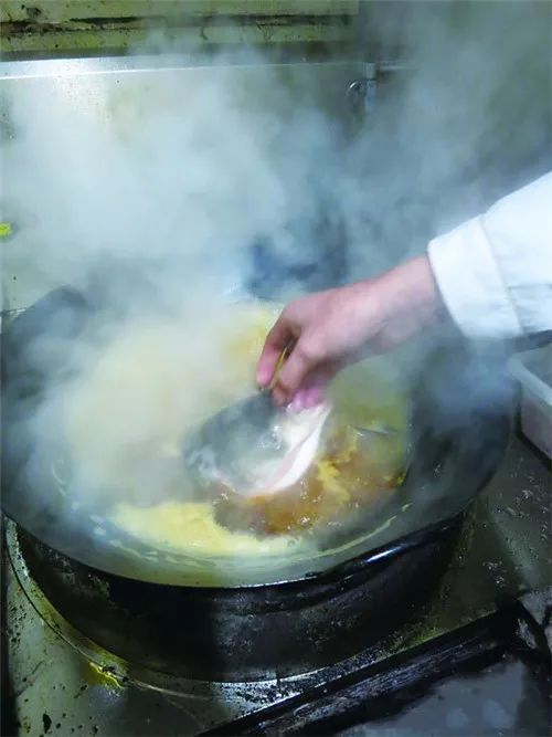 迎缘美蛙鱼头火锅,大味美蛙鱼头火锅