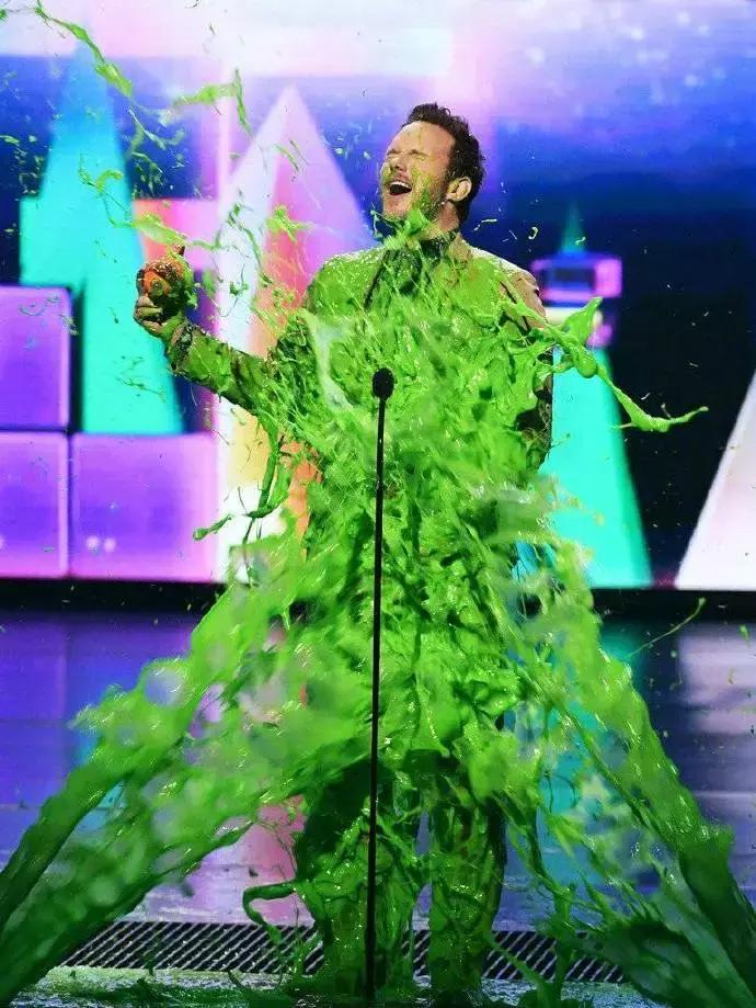 杨幂鹿晗陈伟霆陈立农“绿得发光”，谁才是真正的“人间荧光棒”？