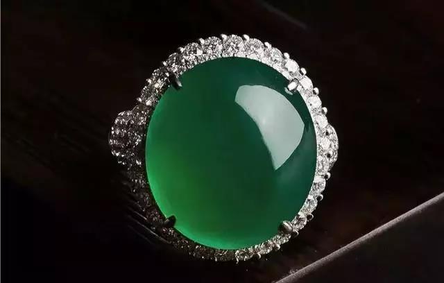 目前品质最好的翡翠价格,根据鉴定表怎么确定翡翠的价格
