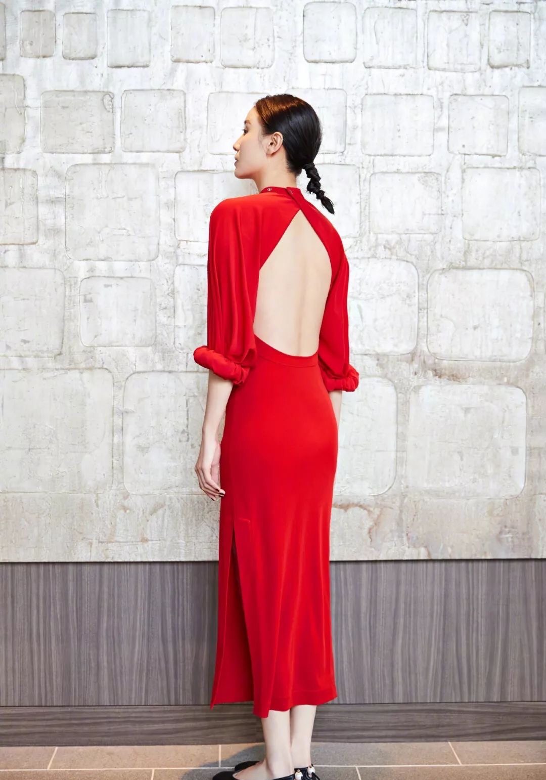 宋佳穿高级感西装,宋佳缎面西装搭皮鞋气场十足