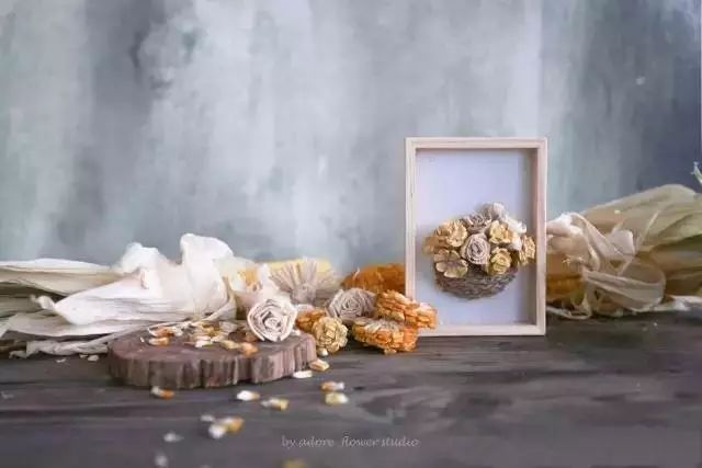 深山老林自建豪华木屋隐居生活,90后小情侣隐居深山建别墅仅花6万