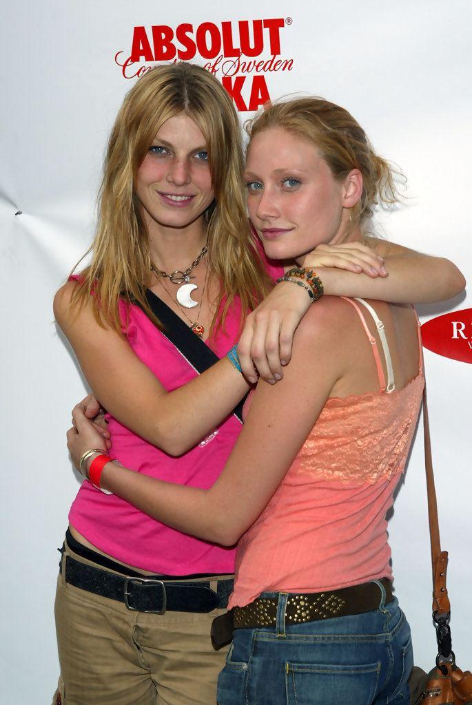 全球最撩超模！一双狐狸媚眼迷倒众生，爆红后却在乡下养鸡？