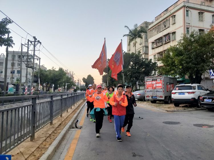 魅力深马，微马同行！六约微马助力深圳国际马拉松