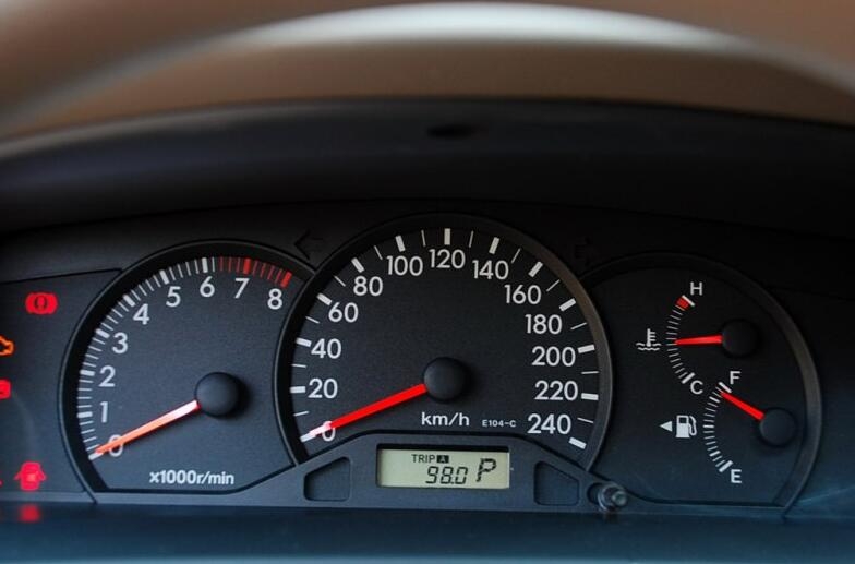 丰田花冠老款值不值得买,05年的丰田花冠还值得入手吗