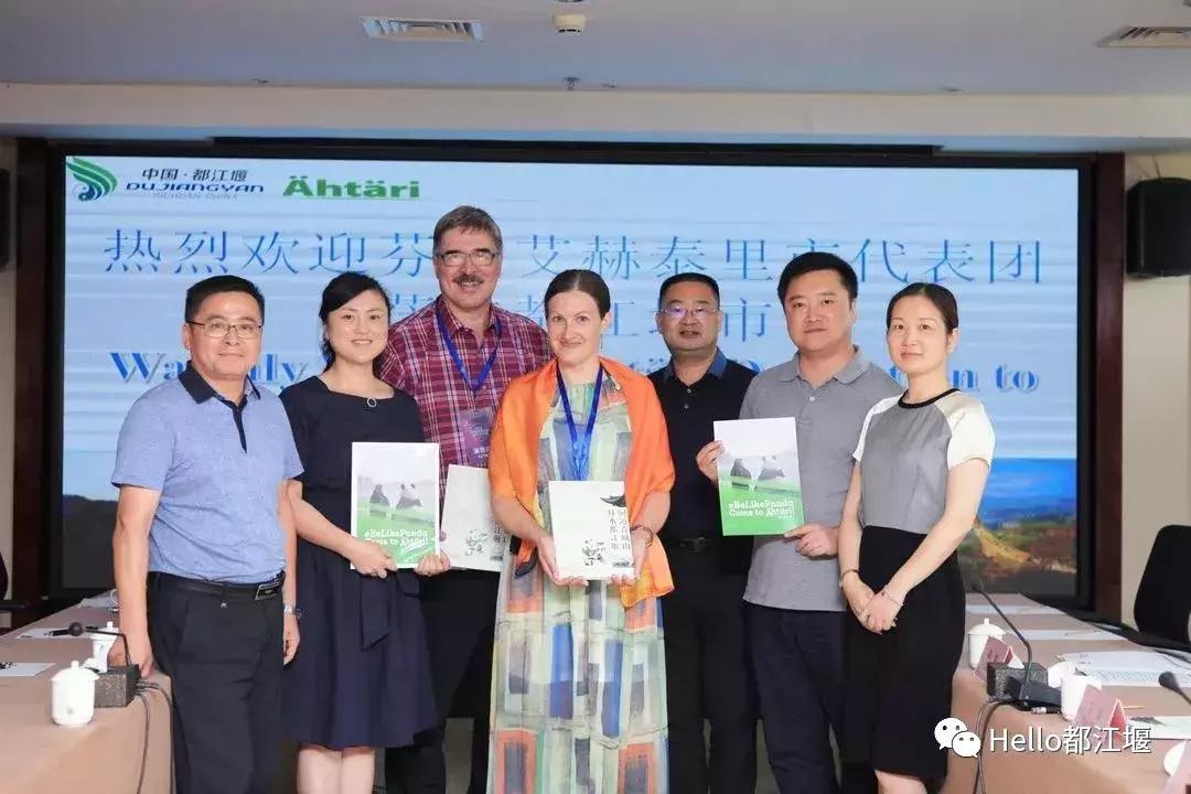 都江堰中华大熊猫苑熊猫宝宝,大熊猫金宝宝和华豹