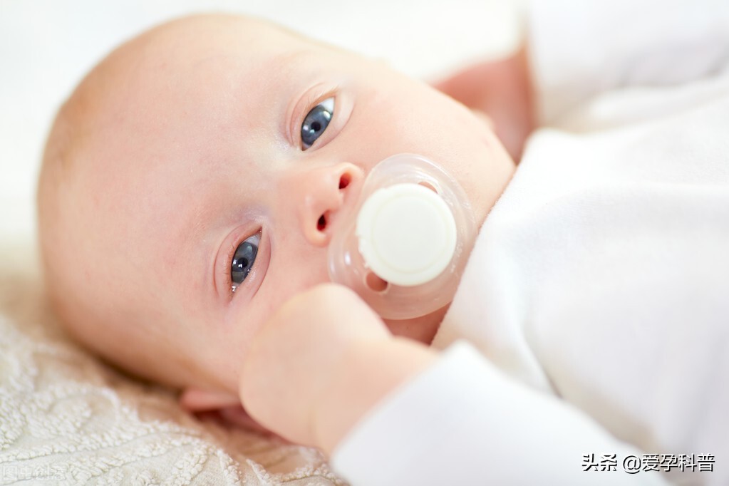 到底应不应该给宝宝用安抚奶嘴,该不该给婴儿奶嘴