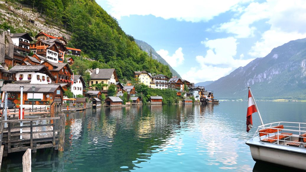 广州游山玩水：芙蓉山层峦叠翠，瀑布飞流直下。自然风光优美怡人