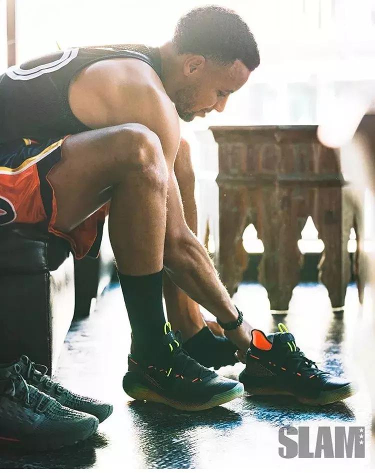 库里4flow鞋底会不会发光,库里hovrsplash蓝色鞋底