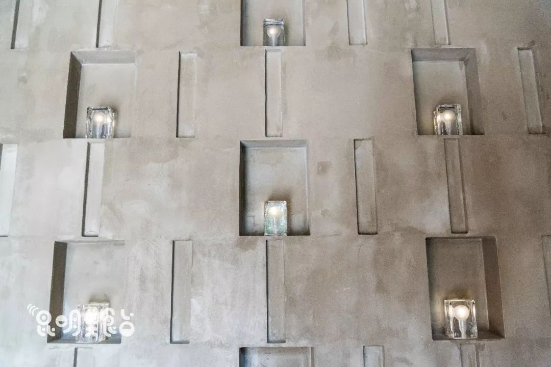 在昆明，第一次见200斤的大鱼，蘸着芥末生吃超爽