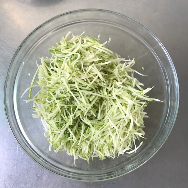 西葫芦饼的8种做法,金黄西葫芦饼正宗做法