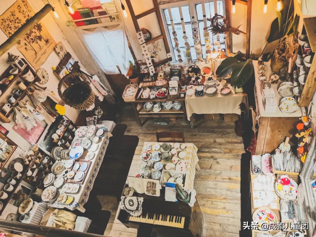 在成都这些小众的杂货铺里，藏着女娃娃最乖的头花