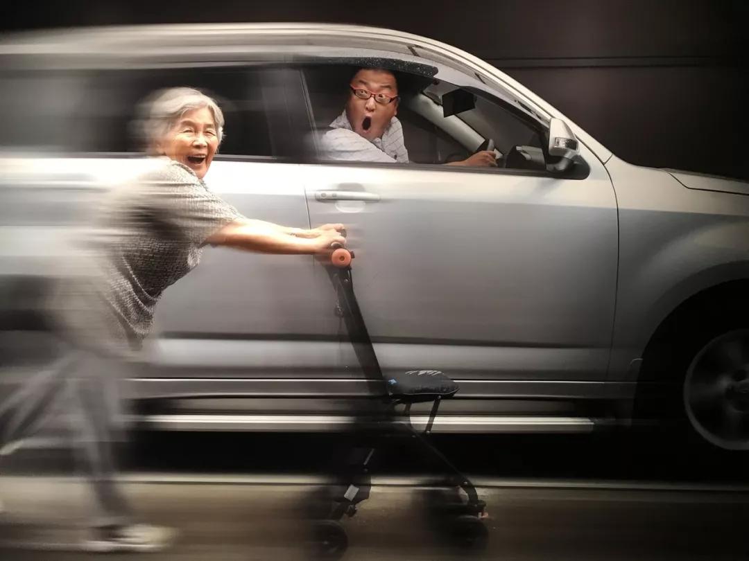 日本老奶奶碰瓷,酗酒飙车碰瓷爆红网络