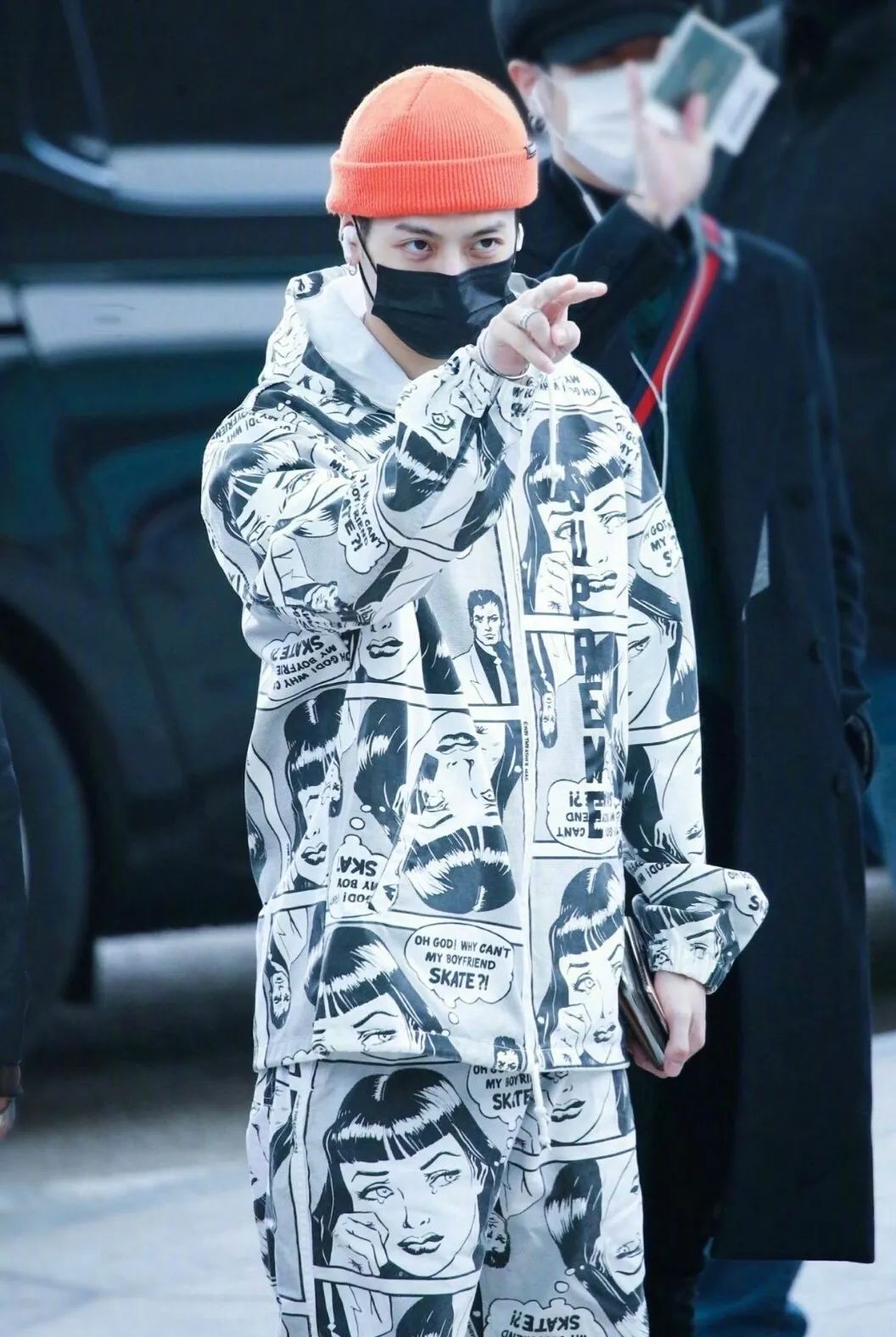 衣品超级好的男明星,王嘉尔穿的蔡徐坤同款衣服