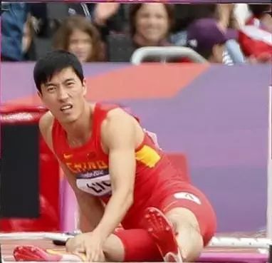 猛于虎伤病季后赛,勇士对猛龙汤普森受伤片段