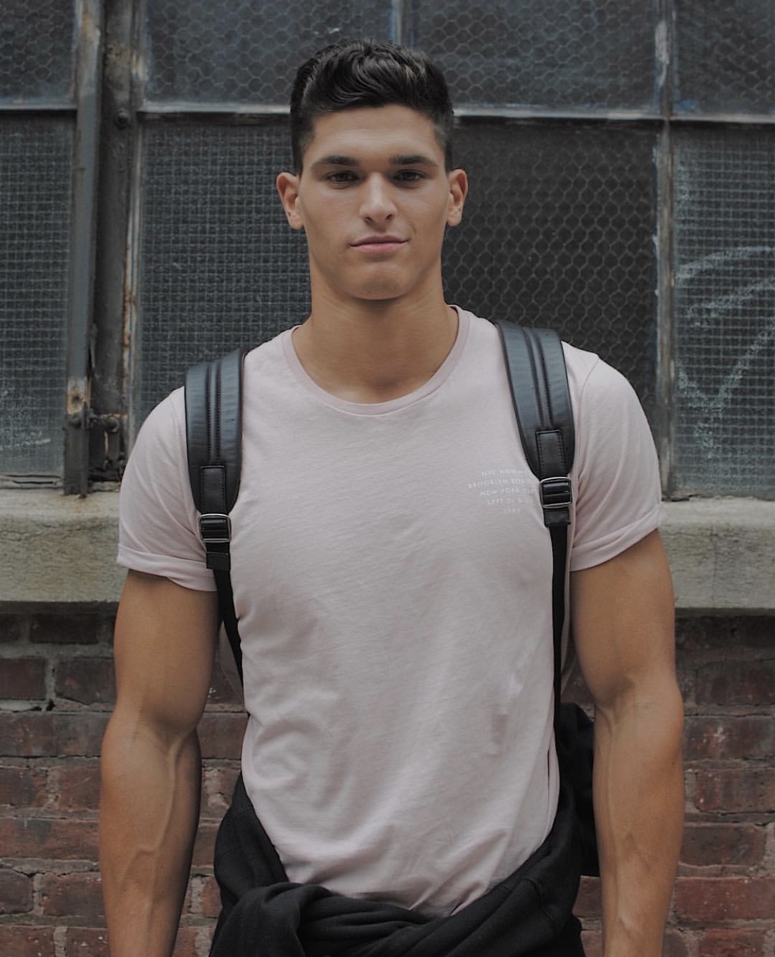 完成学业重新复出，黄金比例的小狼男模狗能否通过时尚的重新洗牌