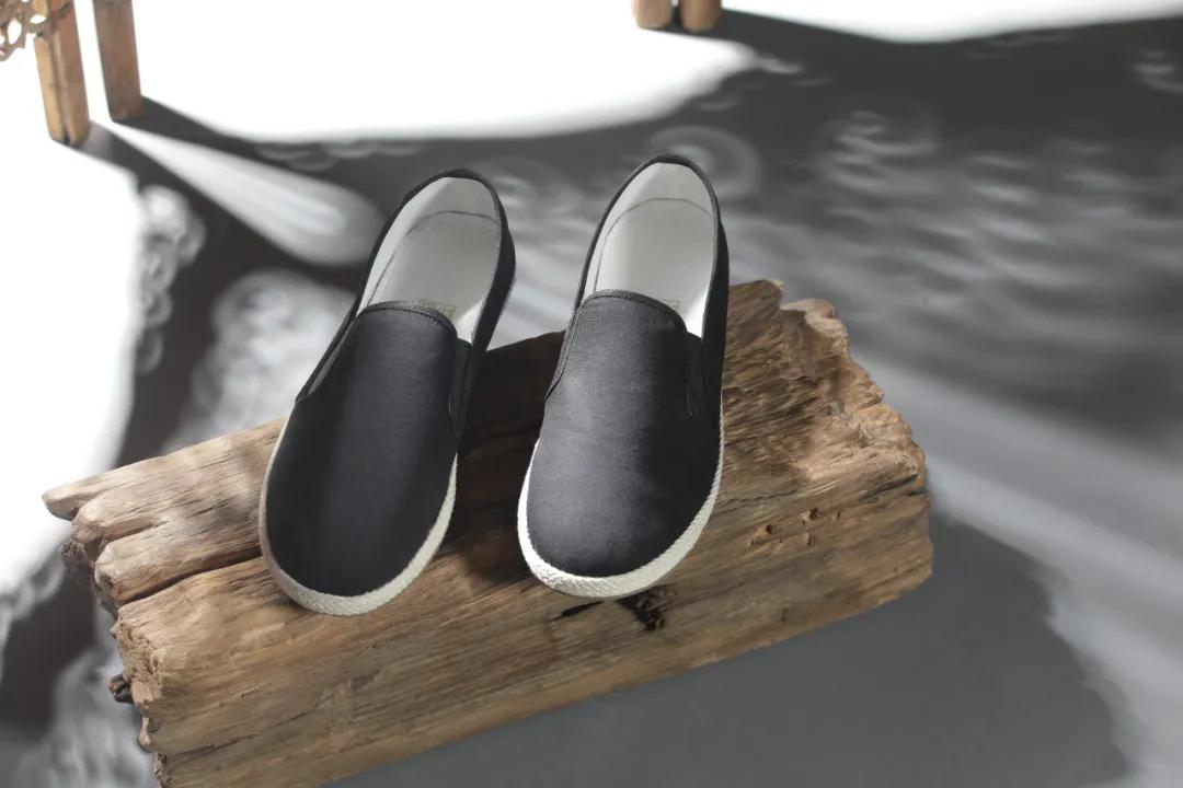 老北京布鞋穿起来真舒服,中国人穿的老布鞋