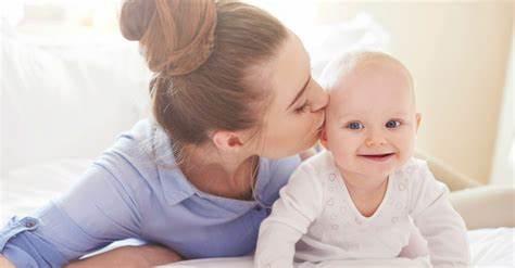 美国“坏妈妈”纹身穿刺有腹肌,网友评头论足,妈妈漂亮回应