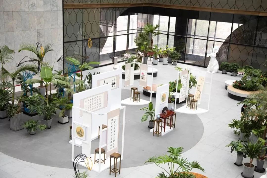 沿着地铁线逛商场，我吹了一天空调~