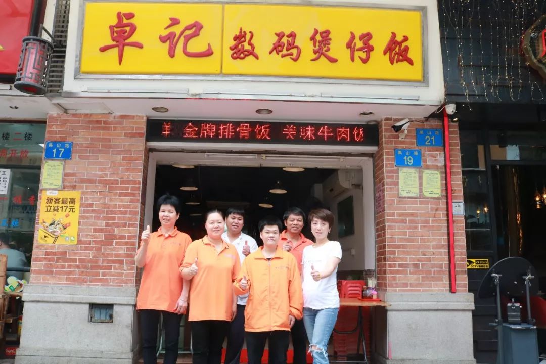 越秀|名扬千里！北京街小伙子因为一个“举手之劳”收到来自北京的锦旗！