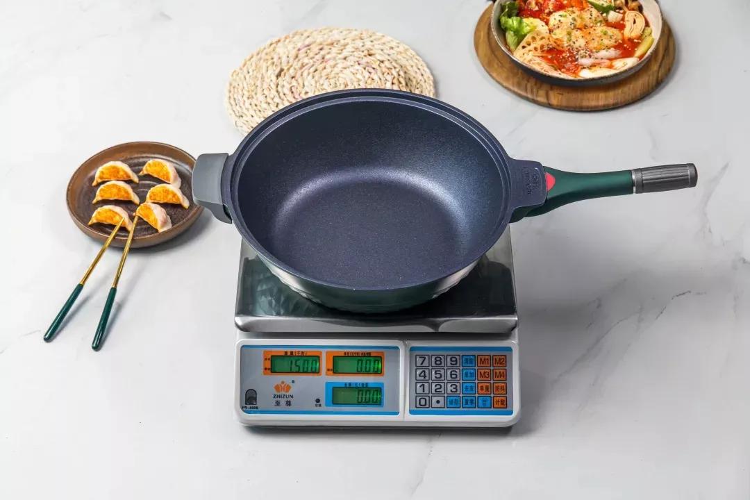 英国不粘锅大王：把舶来炒菜锅卖到中国，还获得过各种大奖