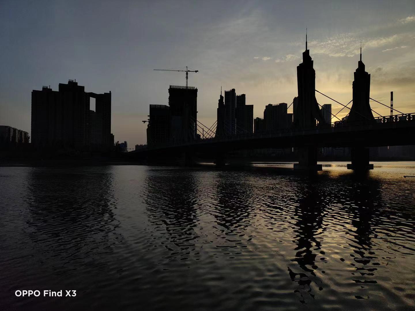 如果你对手机HDR效果不满意，或者手机没有慢门功能，我都能帮你