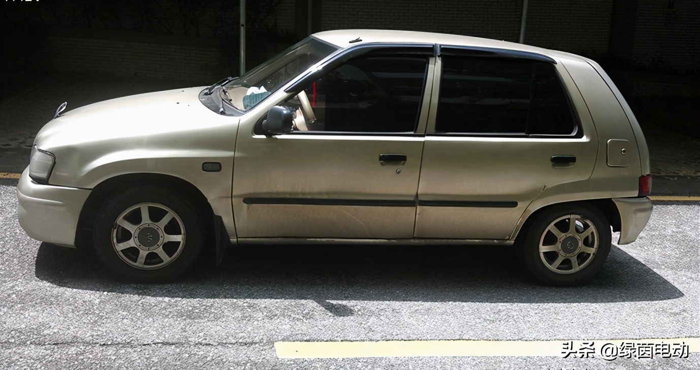 老款经典夏利两厢二手,2004年两厢夏利图片