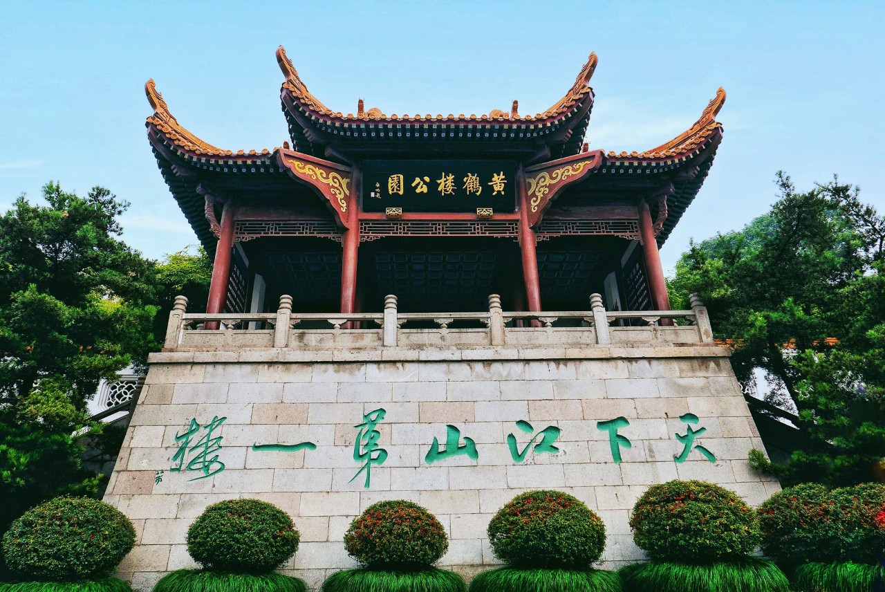 10首七律唐诗，每一首都有一个千古名句，你最喜欢哪一首？