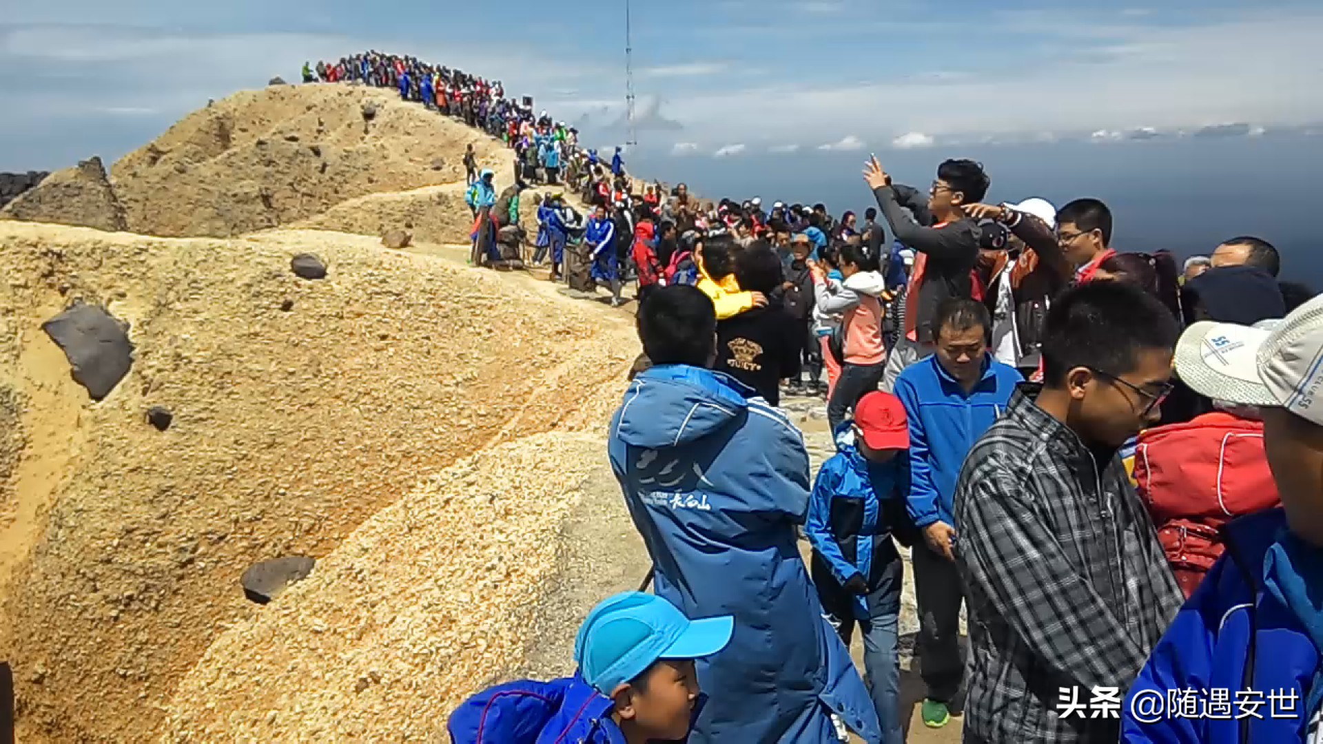 长白山西坡和北坡看天池区别,长白山北坡和西坡哪个能看全天池