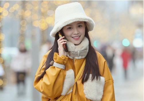 看着卷发就头疼？赶紧去美发店做离子烫，轻松摆脱自然卷