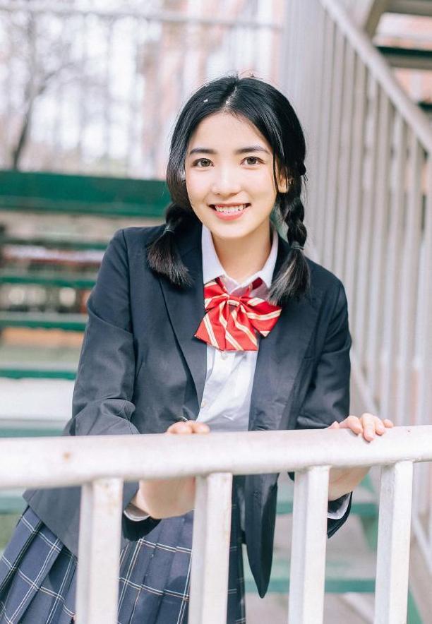 怎么露齿微笑拍照才好看,拍照怎么露齿笑和抿嘴笑好看自然