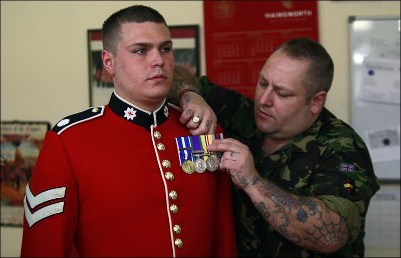 英国皇家卫队军衔图片,英国皇家5个步兵团