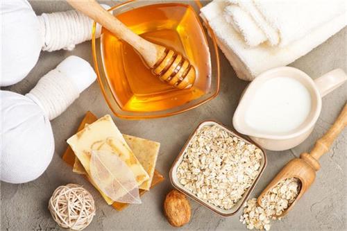 自制蜂蜜淡斑面膜,面粉牛奶蜂蜜面膜自制方法