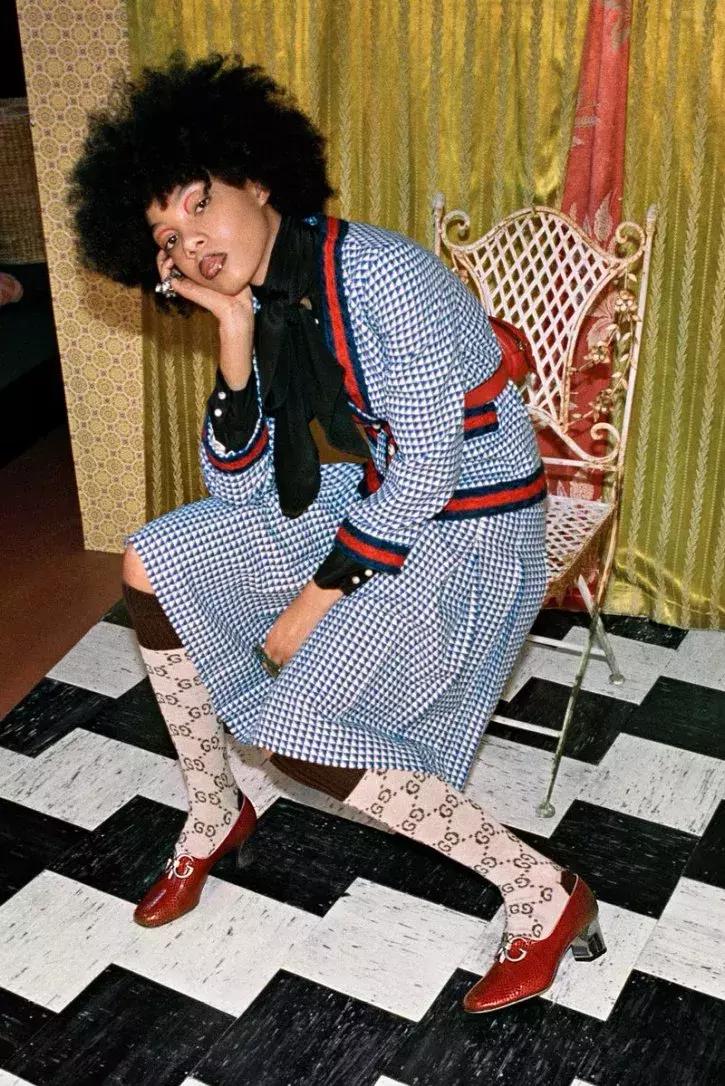 杨幂热巴穿的这些款式超出彩,杨幂热巴实力种草的牛仔外套