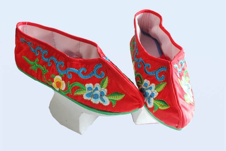 古人的鞋头为什么要翘起来,古人鞋子的头怎么是翘起来的