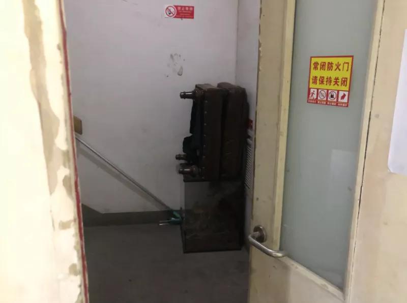 海淀人济山庄居民很头疼​扔趟垃圾要走10分钟