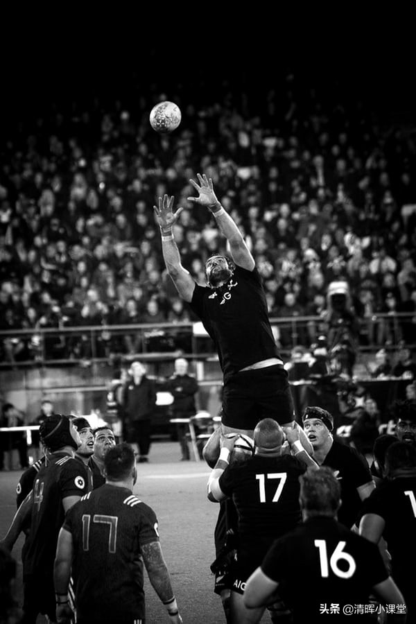 次元壁破了!橄榄球是怎么和锣扯上关系的