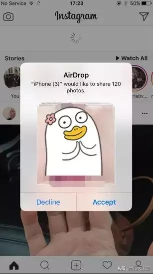 加拿大地铁上有变态强迫妹子看“*体下**”!你手机这个功能关了吗?