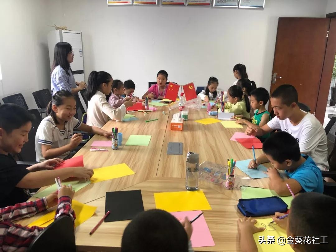 安康社区“少年军校”教师节贺卡制作活动