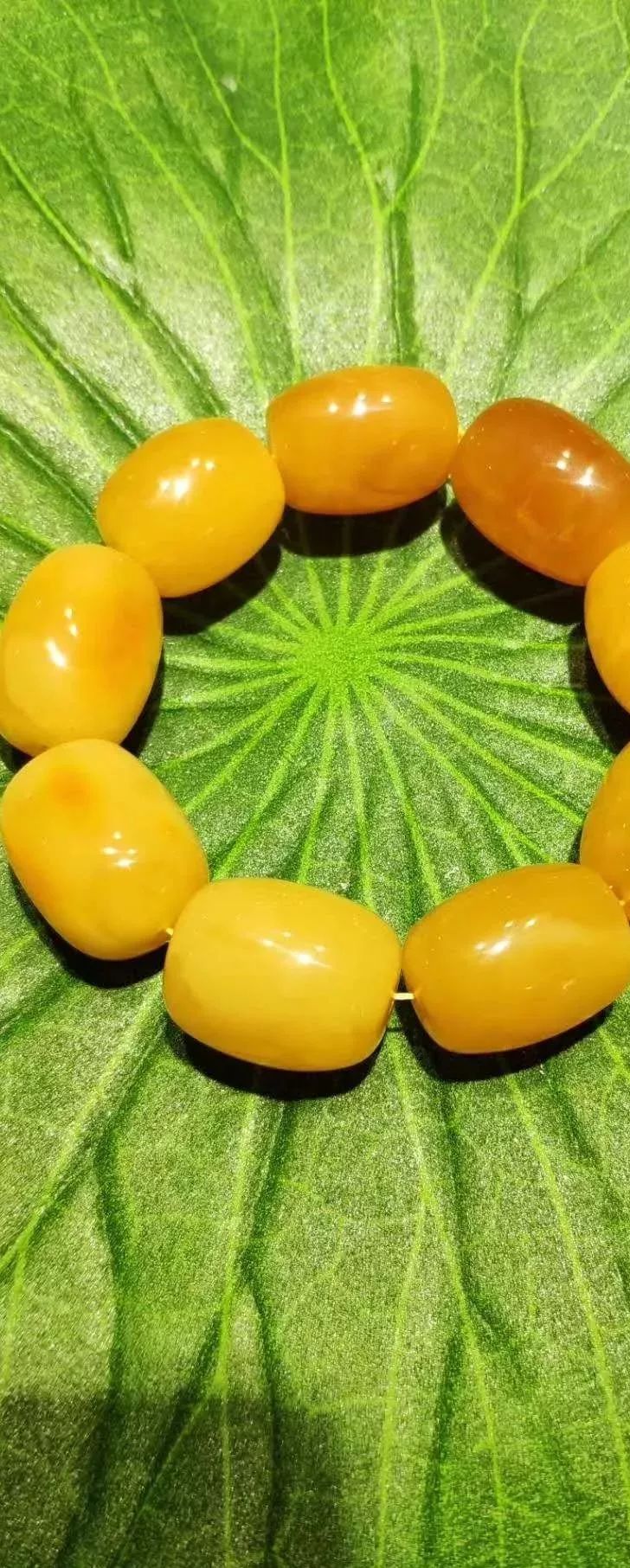 蜜蜡的品质瓷白牙白,蜜蜡什么样品质的是最好的