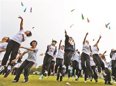 高考前家长如何和孩子沟通,高考前家长怎么帮孩子减压