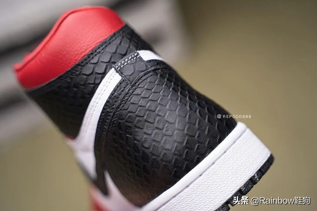 aj1芝加哥ow的鞋标真的容易断吗,aj1蛇纹芝加哥女款和男款包边