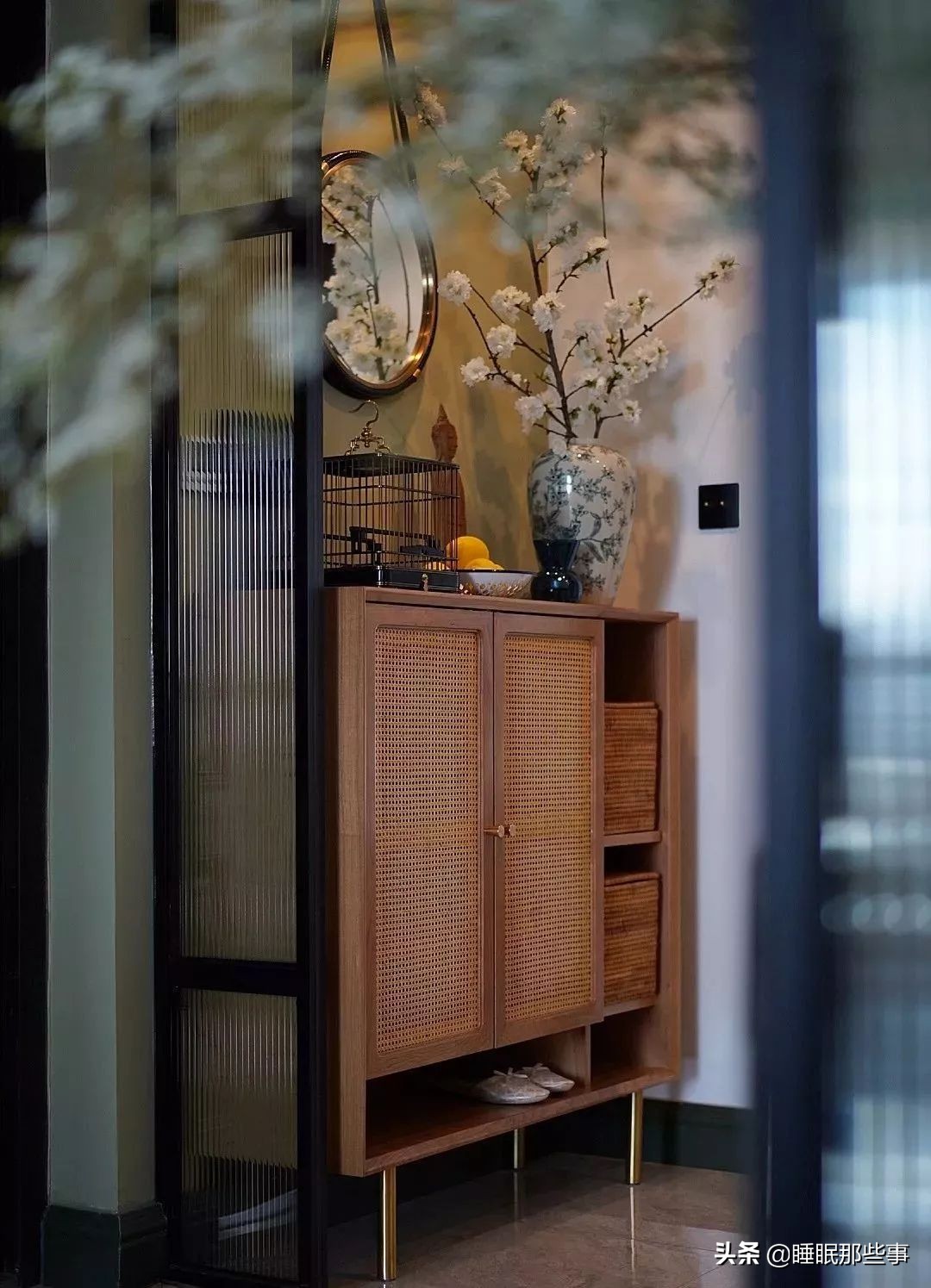 看了一眼她家的绿墙,我觉得我家还可以再抢救一下