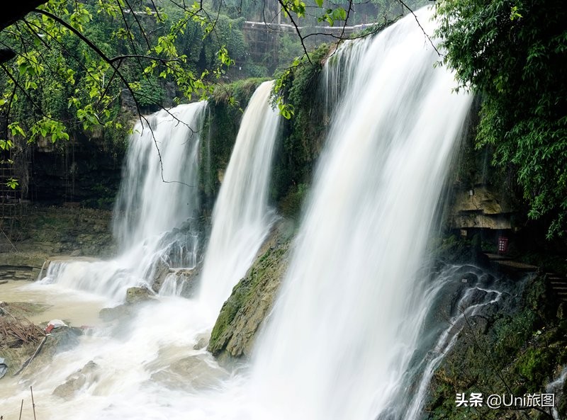 芙蓉镇挂在瀑布上的千年古镇,芙蓉镇是挂在瀑布上的古镇