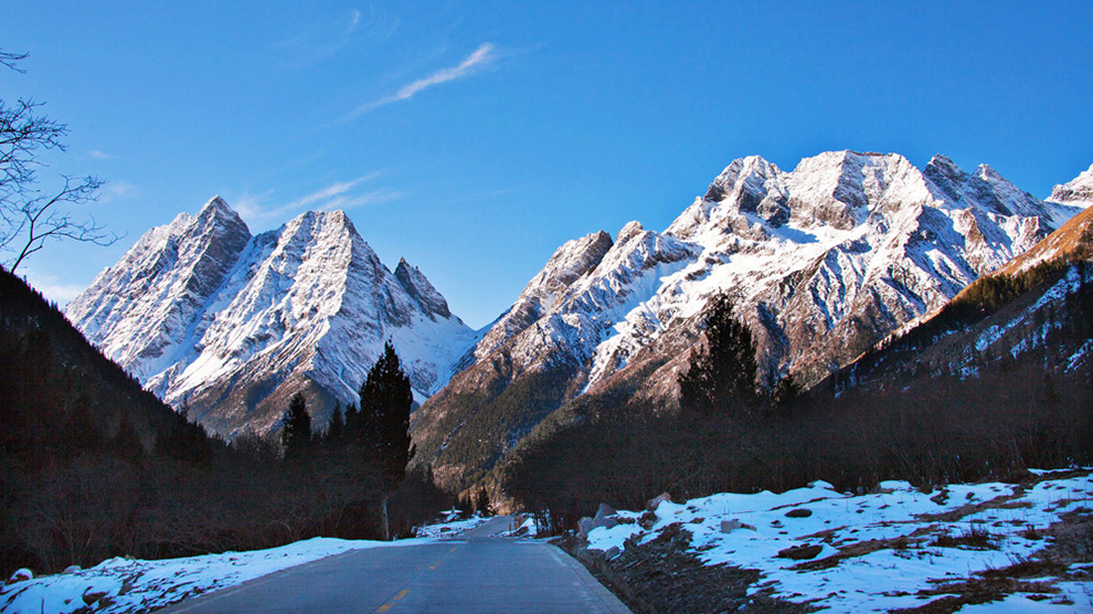 登山者的朝圣地四姑娘山,三峰四姑娘山登山者