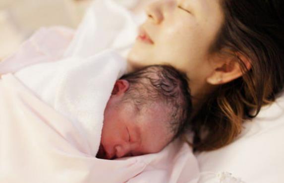 宝妈生产时突然大出血,宝妈生孩子大出血