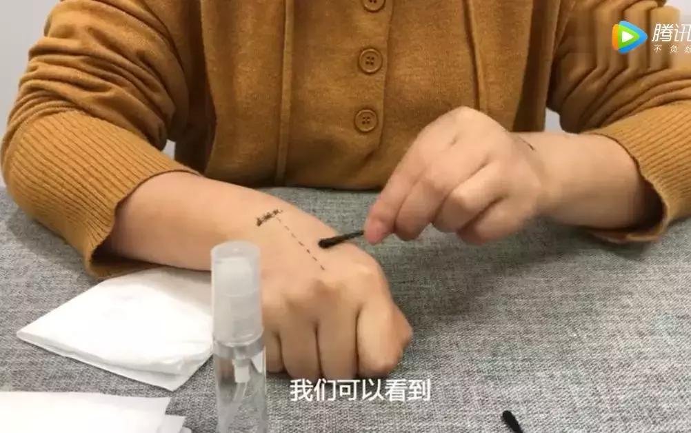 素颜霜和贵妇霜哪个更好,测评克丽缇娜洁肤霜