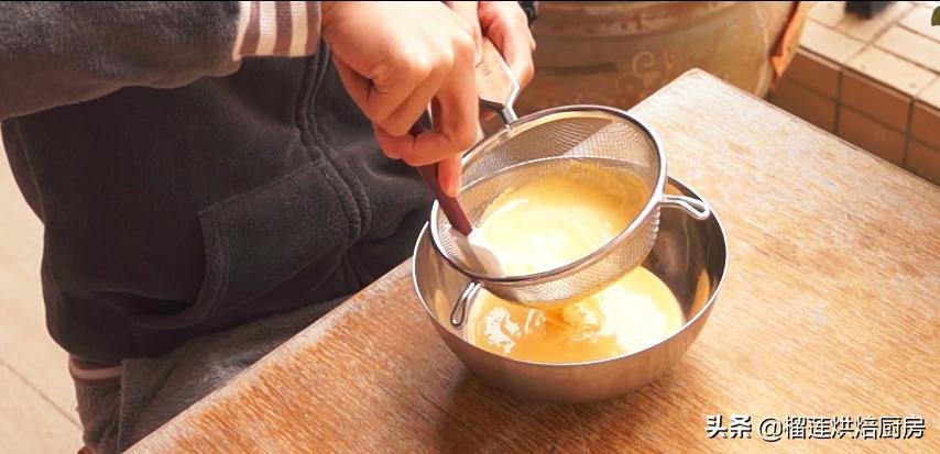 自己动手做出蜡笔小新同款鲷鱼烧，豆沙丝滑甜软，表皮蛋香浓郁