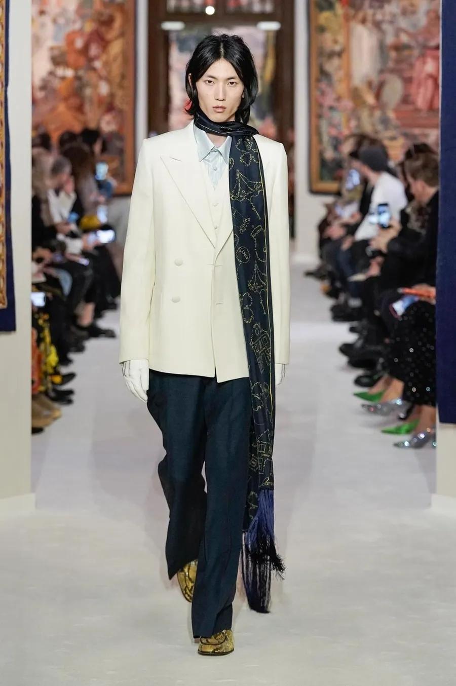 2022巴黎时装周秋冬大衣,2020秋冬巴黎时装周